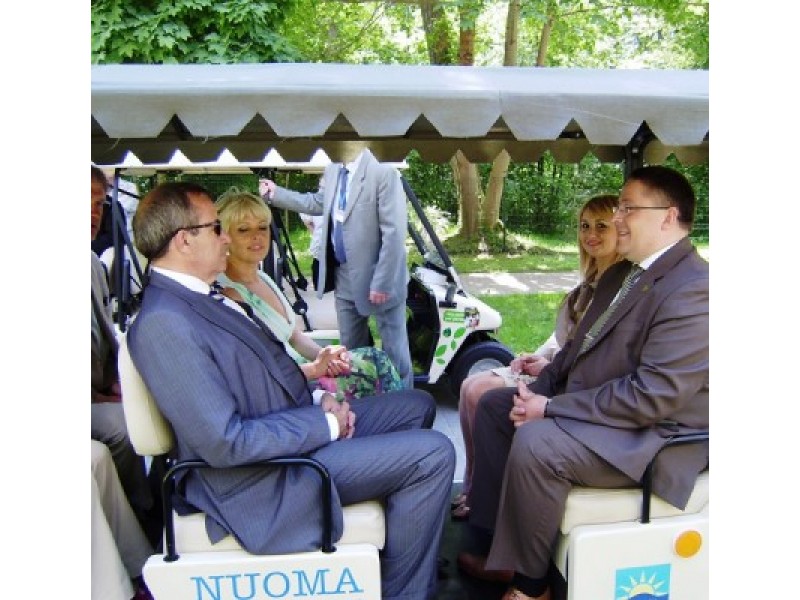 Trečiadienį Palangoje lankėsi Estijos Respublikos Prezidentas Toomas Hendrik Ilves su žmona Evelin Ilves. Pirmąją Estijos porą sutiko Palangos miesto meras Šarūnas Vaitkus su žmona Vilma. 
