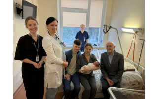  Pirmasis šių metų kūdikis pasaulį KUL išvydo vos minutę po vidurnakčio – 00.01. Barboros mama Gabrielė ir tėtis Adomas atvyko į KUL iš Palangos