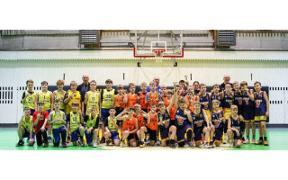 Plungėje surengtas Vasario 16-ajai skirtas krepšinio turnyras: svečiai – iš Akmenės, Palangos ir Skuodo