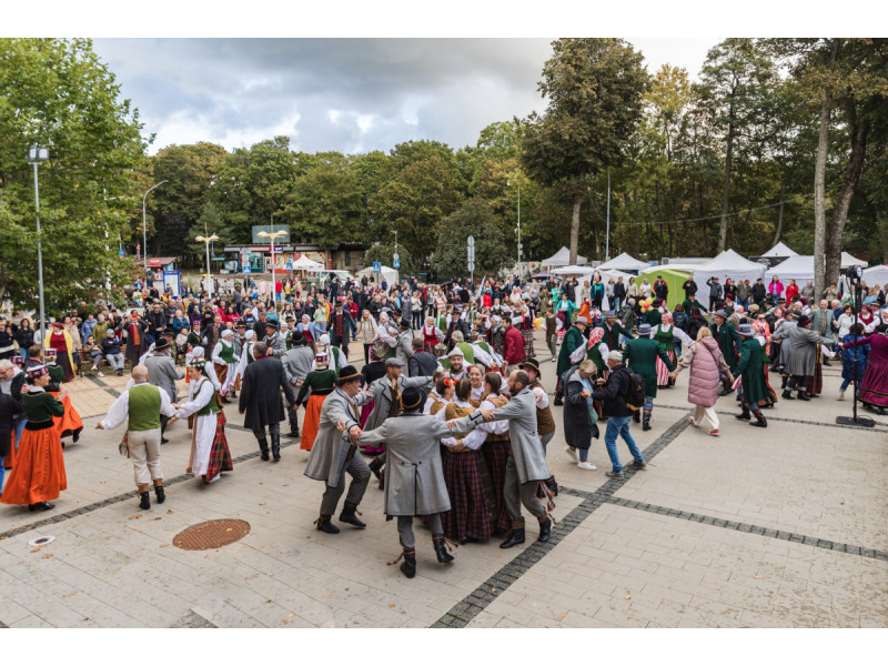 PAJŪRYJE MIRGĖS BENDRUOMENIŠKAS IR SPALVINGAS FESTIVALIS „PALANGOS MIESTELY“