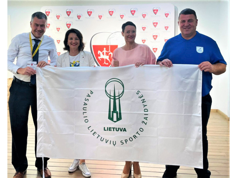 Palanga perėmė Pasaulio lietuvių sporto žaidynių vėliavą – tautiečius sukvies 2025-aisiais