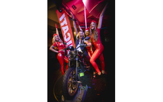 Palangoje to dar nebuvo — naktiniame klube itališkų  motociklų fiesta 