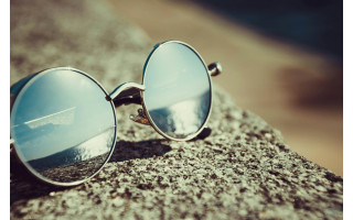 Modernūs ir šiuolaikiškumu alsuojantys akiniai – kokius pasirinkti?