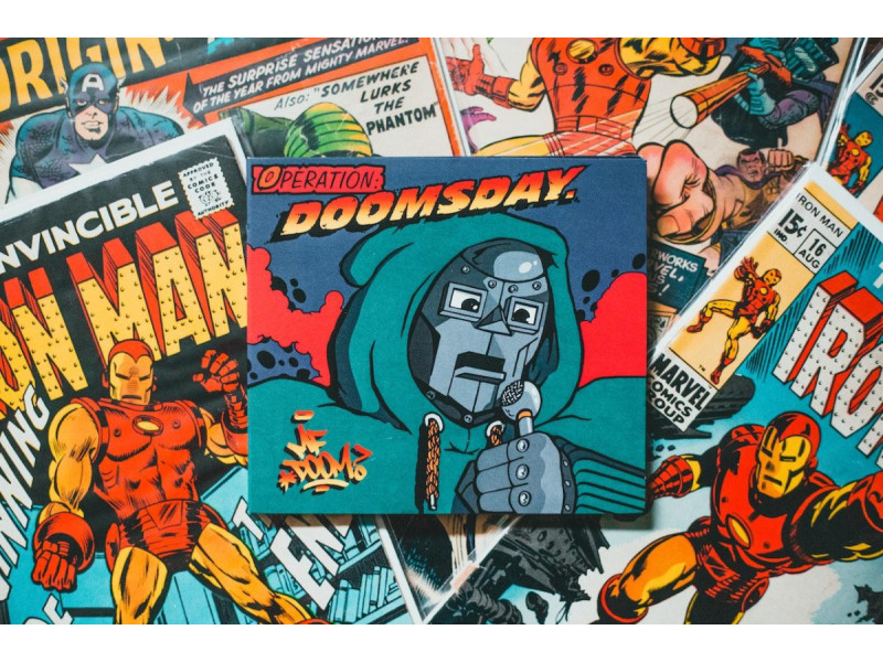 https://www.pexels.com/photo/colorful-comics-covers-7809123/