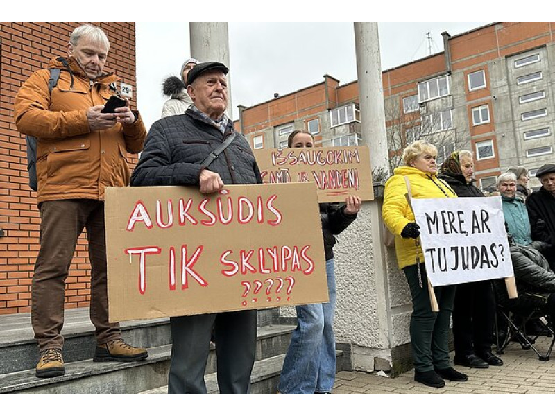 Prie Kretingos savivaldybės vyko protestas prieš vandenilio ir metanolio gamyklos statybas / R. Rumšienės / LRT nuotr.