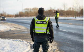 Klaipėdos apskrities kelių policijos priemonių rezultatai – 4 neblaivūs ir daugiau kaip 100 neleistinai mobiliaisiais įrenginiais besinaudojusių vairuotojų