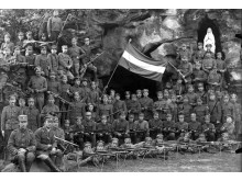 Aizputės 10-ojo pėstininko pulko kariai prie Palangos Lurdo 1920 m. Latvijos nacionalinės bibliotekos archyvas