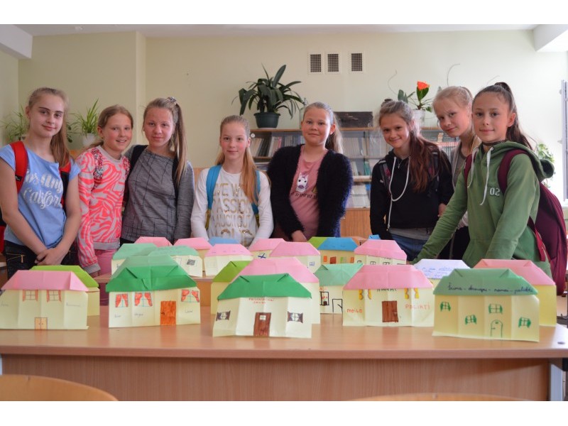 „Baltijos“ penktokai dalyvavo pilietinėje iniciatyvoje „Palikti namai...“