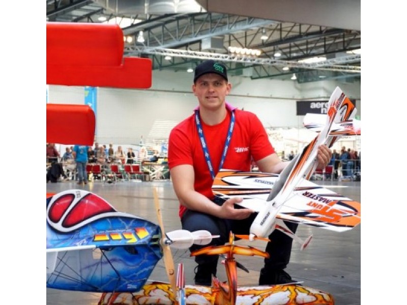 Koncertų salėje svečius džiugins aviamodeliuotojas – RC „Air show” pilotas Donatas Paužuolis.