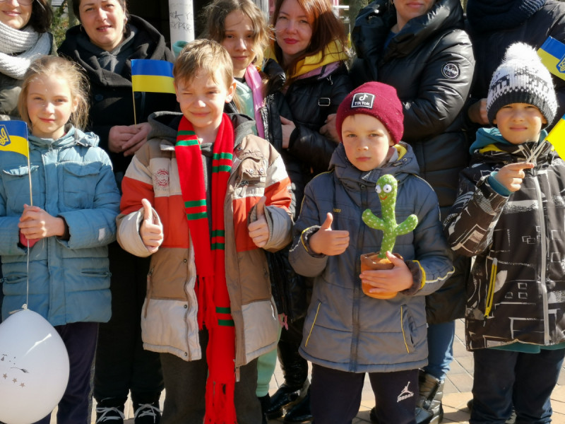 Palangos mokyklose besimokantiems ukrainiečiams moksleiviams iki šio penktadienio popietės bus paskirstyta beveik 1000 kuponų pietauti Velykų atostogų metu. Palangos savivaldybės (T. Zaicevos) nuotr.