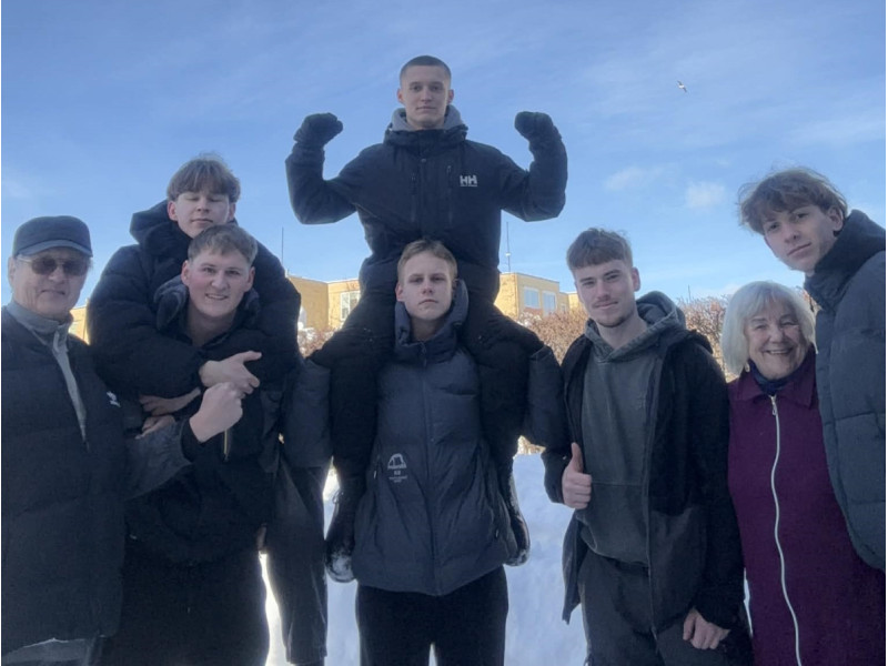 Vaikinų, sniego kasėjų Palangoje, komanda. Andriaus Berenio nuotraukos