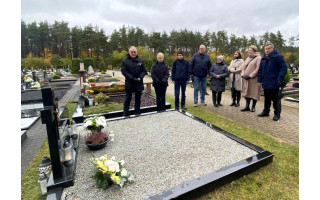 Artėjant Vėlinėms aplankyti išėjusių Savivaldybės tarybos narių, miesto garbės piliečių bei iškilių Palangos krašto asmenybių kapai