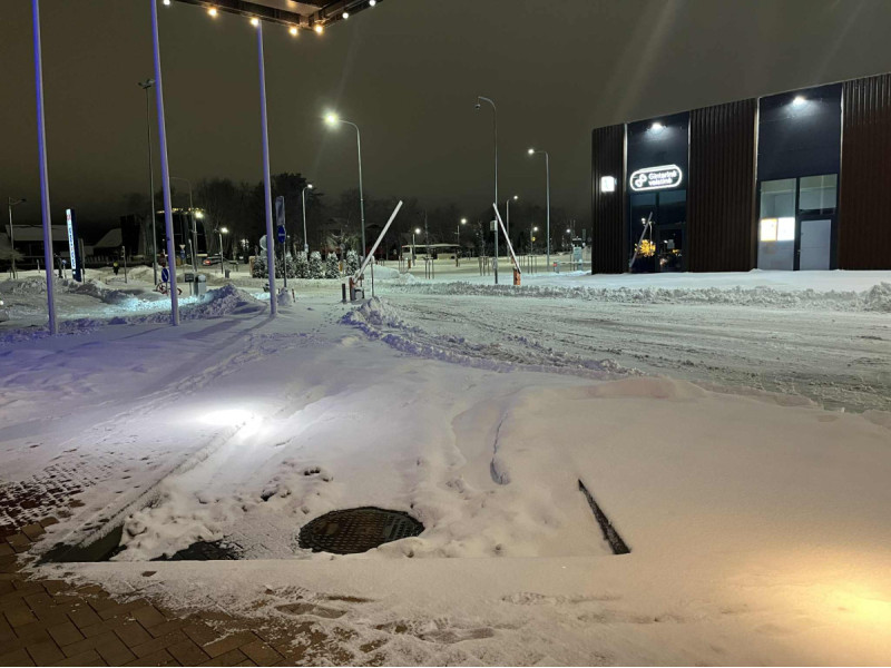PT redakcija sulaukė skundo – Palangos autobusų stotis sausio 5 dienos rytmetį buvo „pilna sniego“