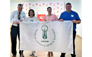 Palanga perėmė Pasaulio lietuvių sporto žaidynių vėliavą – tautiečius sukvies 2025-aisiais