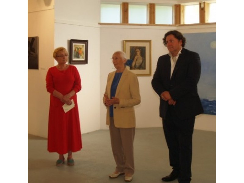 P. Lapės parodą pristato L. Turauskaitė, dalininko sesuo Zita ir E. Žukas.