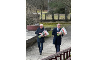 Palangoje Kovo 8-ąją moterys sulaukė tulpių ir sveikinimų iš mero ir vicemero rankų