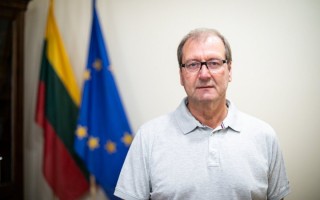 Europarlamentaras Viktor Uspaskich prisiminė Palangą: „Nors vasarą Palangoje būna daugiausiai žmonių nei kituose miestuose, įskaitant Vilnių, tačiau, o stebuklas – nulis susirgimų“.