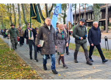 Skautai ir Palangos savivaldybės atstovai žygiuoja buvusia R. Baden Povelio gatve