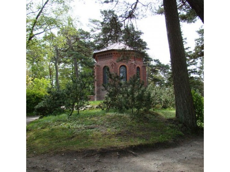 Birutės kalno koplyčia pastatyta 1869 m. pagal architekto K. Majerio projektą.