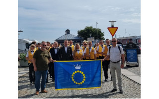 Palanga orkestro trenksmu žadino draugus švedus sveikindama juos su 900-uoju gimtadieniu