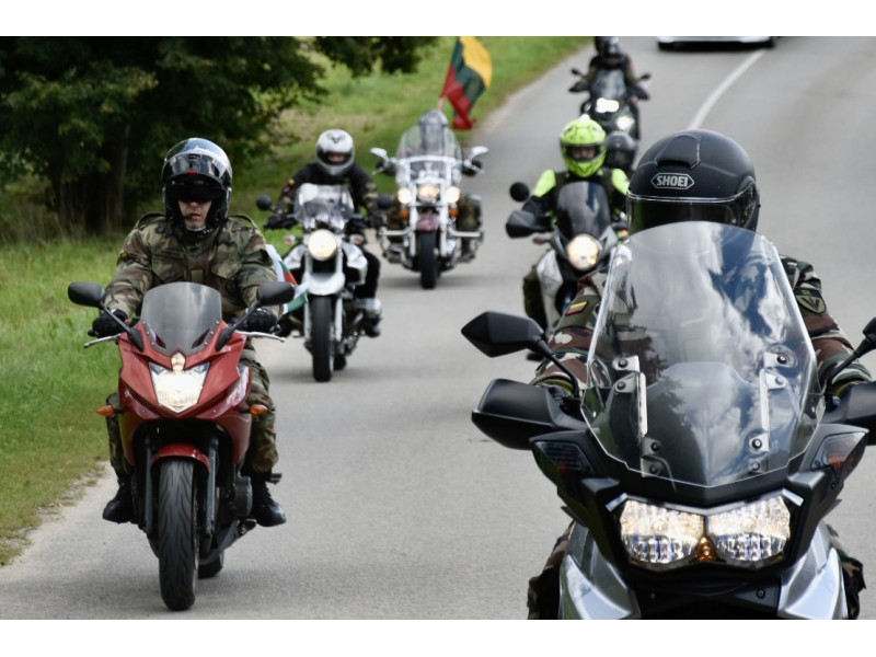 Valstybės diena kitaip: motociklų žygis per Lietuvą