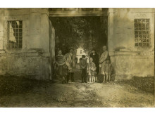 Prof. I. Končiaus šeima. 1929. Iš Žemaičių dailės muziejaus rinkinių