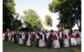 „Idant lietuviška daina garsiau skambėtų, idant tautinis šokis kuo smagiau širdį užgautų!“