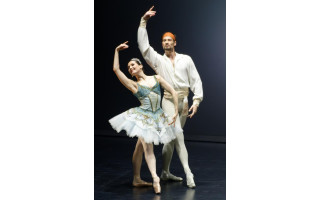 Iškilmingo baleto gala koncerto žiūrovus užbūrė šiuolaikinio ir klasikinio šokio magija