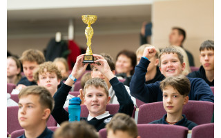 7-oji matematikos olimpiada Klaipėdos universiteto taurei laimėti subūrė rekordinį jaunųjų talentų skaičių - palangiškis septintokas A. Žukauskas iškovojo antrąją vietą