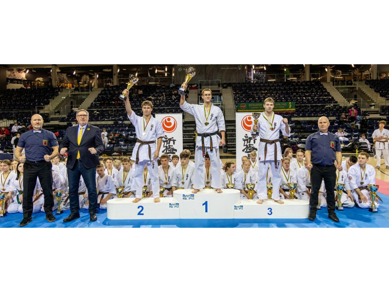 Palangos karate kyokushin mokyklos "Shodan" auklėtinis Enrikas Janušonis Lietuvos J16 ir U21 čempionate iškovojo kelialapį į Europos karate čempionatą