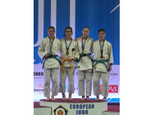 Emėja Beniušytė kairėje (antroji vieta Kaunas Open)
