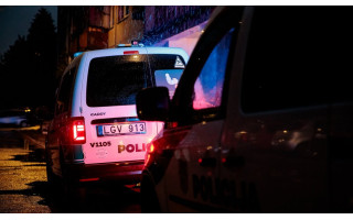 Palangoje vyras revolveriu grasino moteriai 