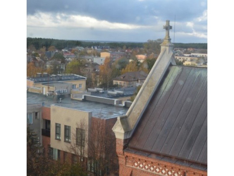 Atsiveriantys vaizdai iš paukščio skrydžio.