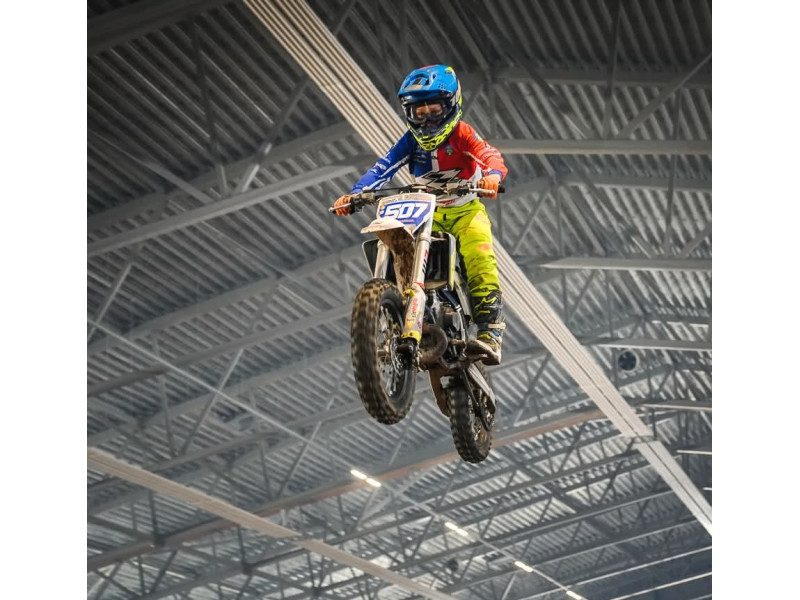 10-metis motokrosininkas iš Šventosios jau skina pergales, o laisvalaikiu skaito istorines knygas