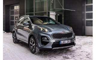 Iš automobilio „Kia Sportage" bagažinės yra pavogta vyriška rankinė, kurioje buvo 2500 eurų