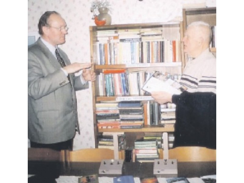 Neabejotinai apdovanotas poetiniais ir dailininko gabumais Vytautas Lukšas (kairėje) savaime – kultūros vadybininkas.