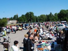 „Bagažinių“ turgus Palangoje vyksta savaitgaliais, Taikos gatvėje esančioje aikštelėje, kaip daugelis jau įsitikino, labai tinkamoje tokiai veiklai, kadangi daug palangiškių gyvena būtent šioje pusėje, ir tik prastas oras tampa kliūtimi organizuoti turgų.