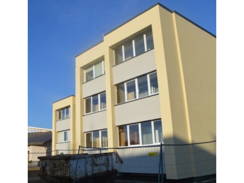 Daugiabutis namas esantis Saulėtekio takas 2 jau pradėtas modernizuoti.