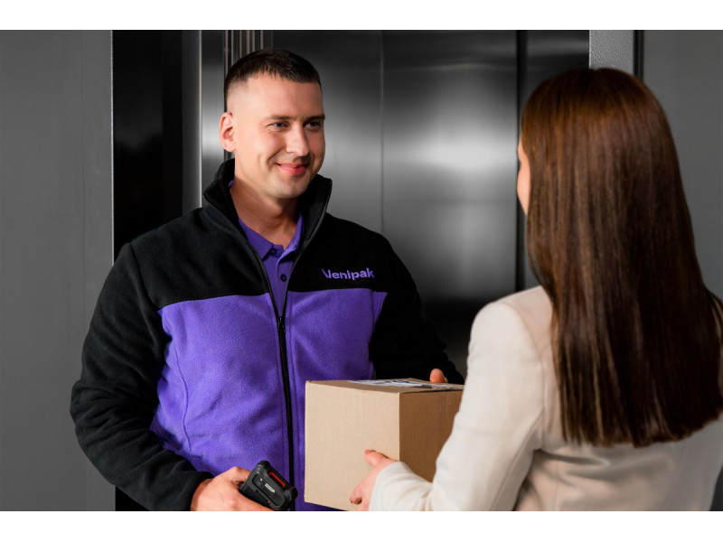 Revoliucija logistikoje: siuntas pristatantys kurjeriai galės gauti arbatpinigių