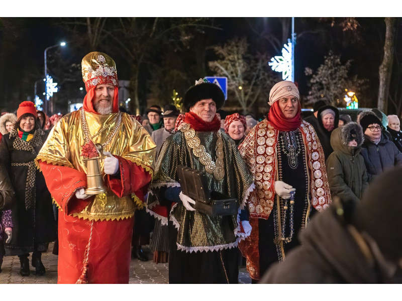 TRYS KARALIAI APLANKYS PALANGOS MIESTĄ