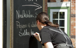 Palangos verslininkai šaukiasi pagalbos – šiems darbuotojams siūlo net iki 5 tūkst. eurų algą 