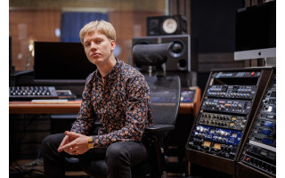 Adomas Vyšniauskas surengs akustinį koncertą Palangoje: „Dainos – naujomis spalvomis“