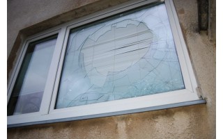 Iškūlė miesto aktyvistės langą