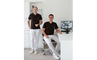 DR Odontologijos klinikos Palangoje steigėjas Regimantas Simuntis: „Naujausi implantai leidžia maksimaliai išnaudoti paciento nuosavą kaulą – net jeigu jis plonas“