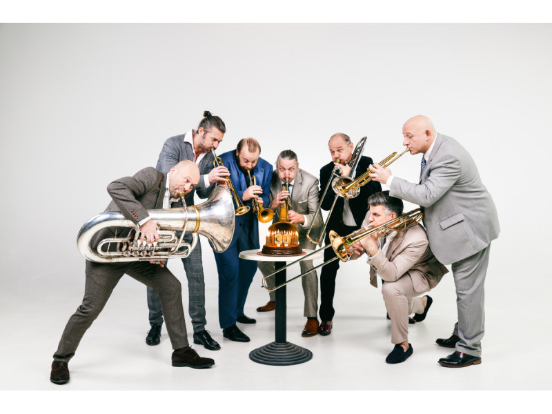 Muzika, humoras ir pučiamieji – austrai „Mnozil Brass“ grįžta į Palangą su jubiliejiniu šou