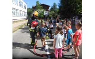 Vaikų gynimo dieną paminėjo šviesdami vaikus gaisrinės saugos klausimais