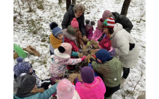 KALĖDINIS  STALAS ŽVĖRELIAMS