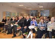 Palangos savivaldybės viešosios bibliotekos salė nesutalpino visų, atėjusių į rinktinės „Takai per kopas“ pristatymą.