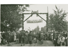 Garbės vartai, pasitinkant R. Baden-Powellį ir jo palydą. 1933 m. rugpjūčio 17 d. Fotografas nežinomas. Iš Nacionalinio M. K. Čiurlionio dailės muziejaus rinkinių