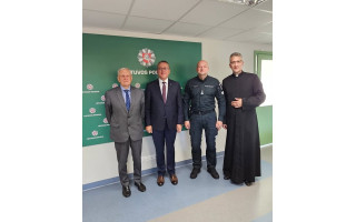Palangos meras Šarūnas Vaitkus  apsilankė policijos komisariate ir pasveikino miesto pareigūnus